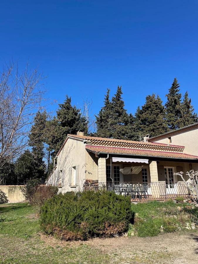Location de vacances pour 8 personnes, avec jardin et piscine à Bédarrides - 4