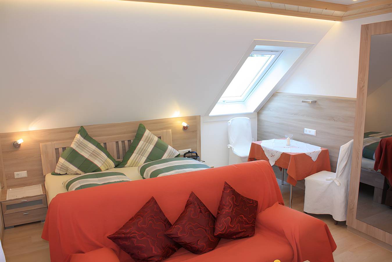 Appartement entier, Appartement 'Schlössle, 22 m²' avec terrasse commune, jardin commun et Wi-Fi in Elzach, Forêt-Noire centrale