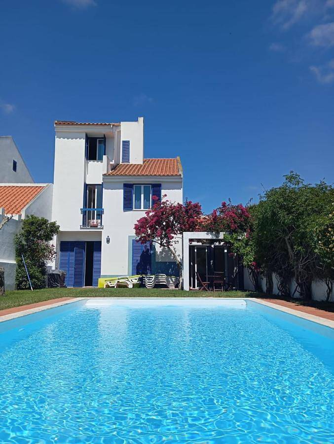Casa de férias para 8 pessoas, com vista e piscina e ainda jardim, com animais de estimação em Parque Natural da Arrábida