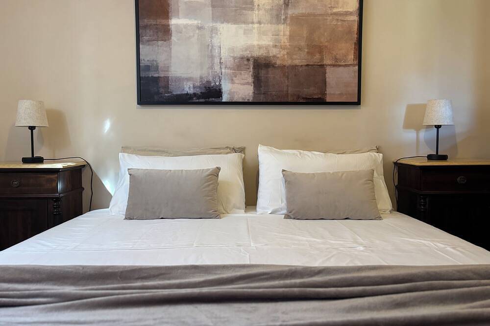 Villa Lucia with infinity pool and garden in an oasis of peace (Wi-Fi) in Fontane Bianche, Cassibile