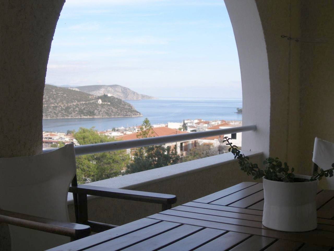 Ganze Wohnung, Deluxe Studio with Terrace and Sea View in Ermioni, Argolis