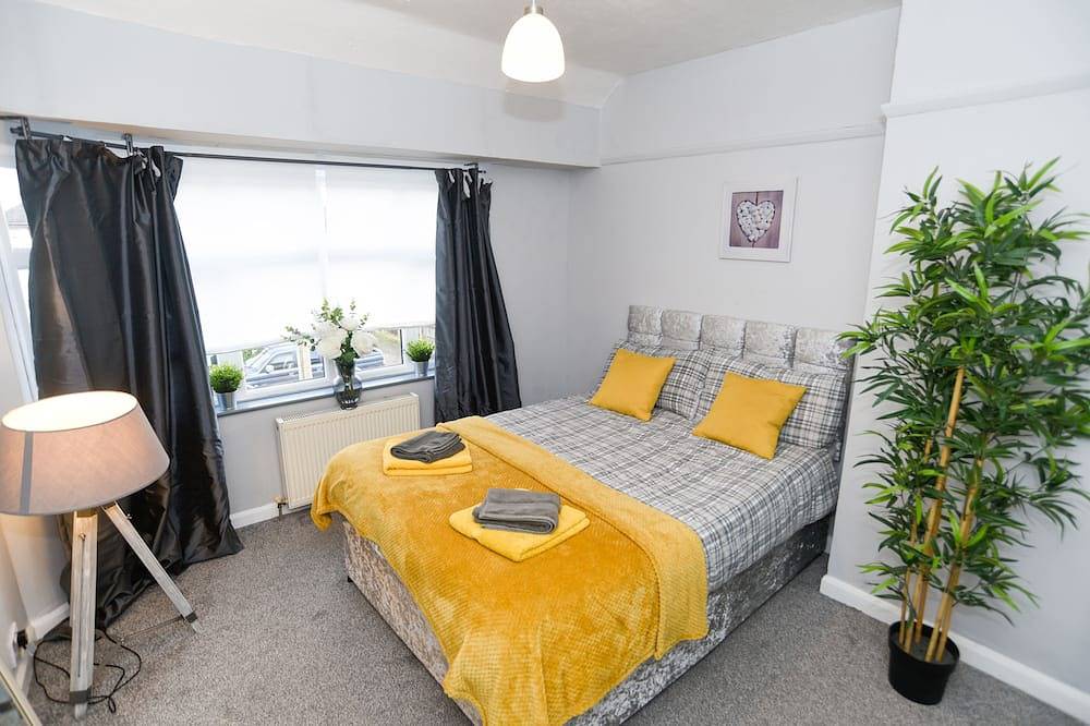 Fabulous Home from Home 3 bed House in Crewe, Cheshire East