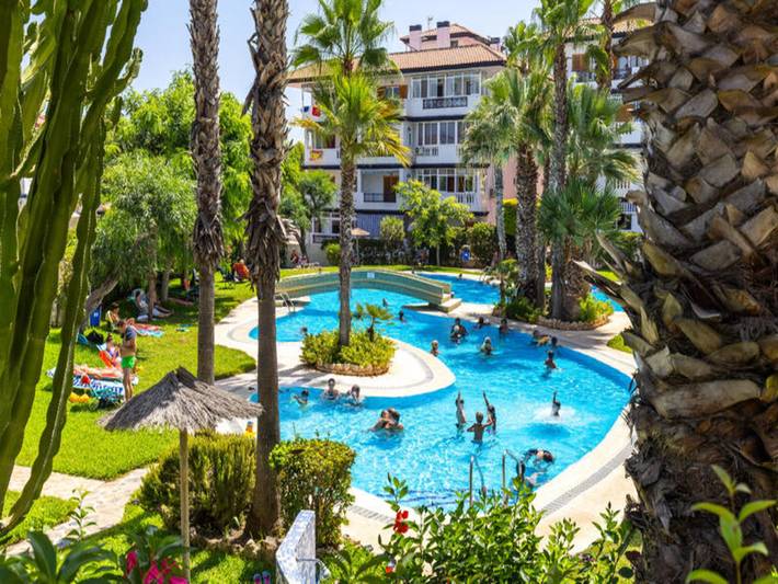 Ferienwohnung für 4 Personen, mit Pool und Garten, kinderfreundlich in La Mata