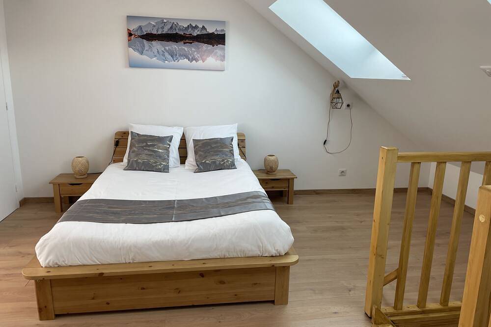 Gite Belle Vue 2 with mountain views in Saint-Léger-les-Mélèzes, Écrins National Park