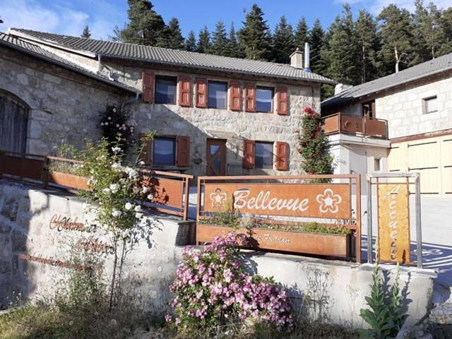 Hôtel pour 2 personnes, avec Terrasse et Jardin ainsi que Sauna et Vue à Tence