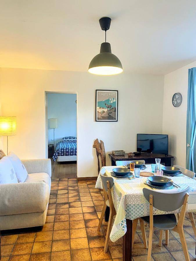 Gîte pour 2 personnes, avec vue et terrasse à Oloron-Sainte-Marie - 2