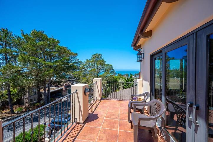 Vacation rental for 6 people, with hot tub and balcony in Cambria
