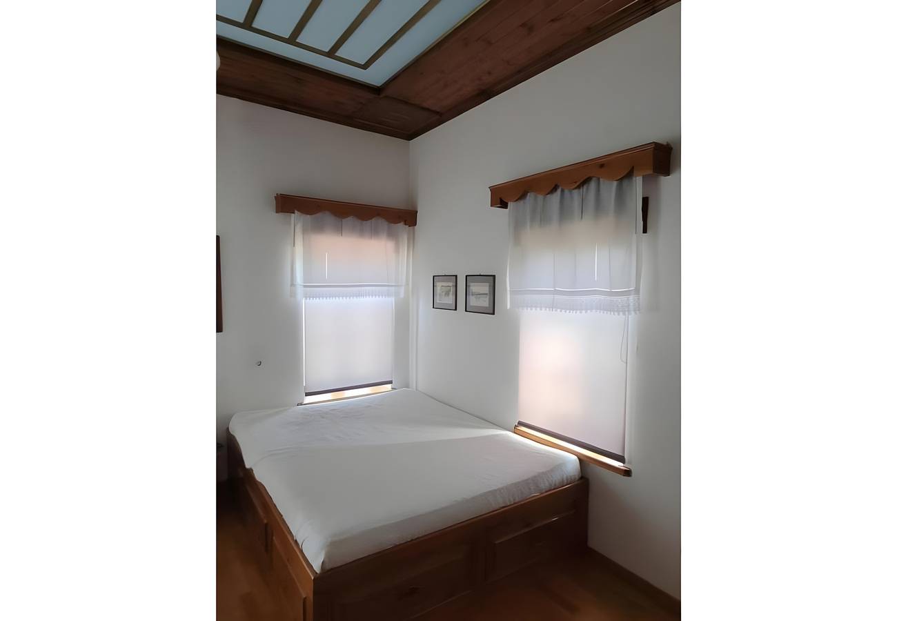 Holiday Home 'Armoloi House' with Mountain View, Shared Terrace and Wi-Fi in Vikos-Aoos National Park