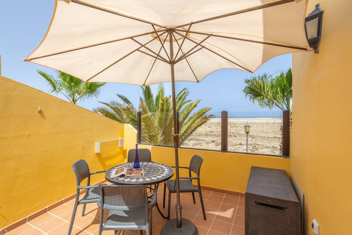 Apartamento entero, Vacaciones 'Vista Lobos' con vistas al mar, piscina compartida y Wi-Fi in Oasis Tamarindo, La Oliva