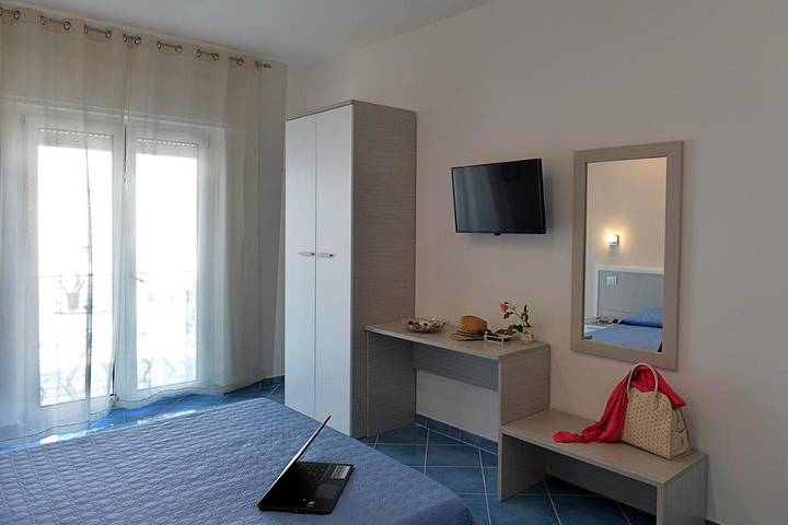 Location de vacances pour 2 personnes, avec vue et jardin à Maiori - 2