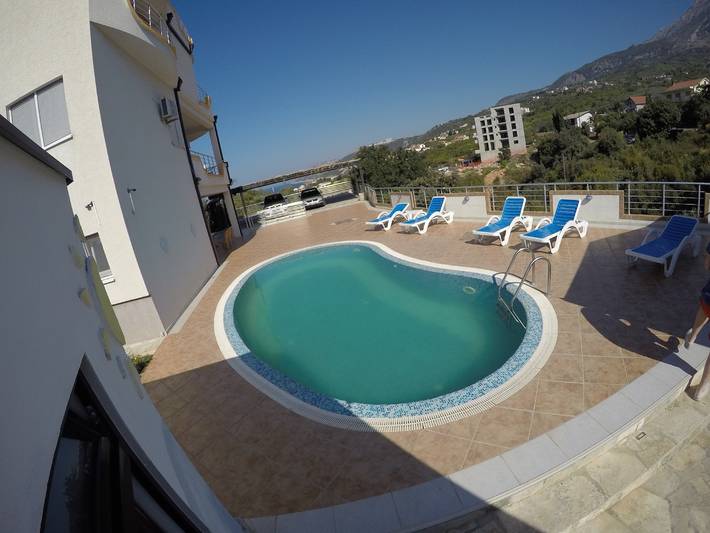 Ferienwohnung für 5 Personen, mit Pool und Balkon/Terrasse in Montenegro - 4