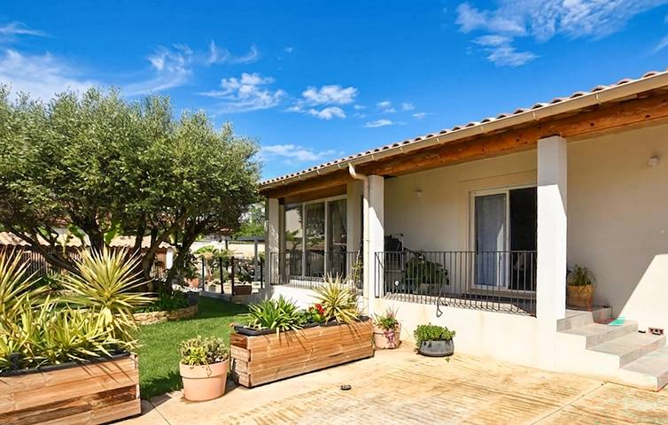 Encantador apartamento de 2 dormitorios con piscina, jardín y wifi cerca de Marguerittes in Marguerittes, Region de Nimes