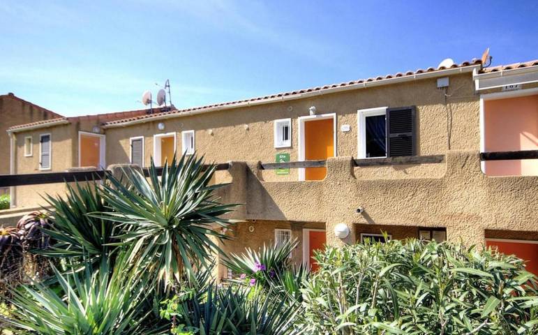 Gîte pour 3 personnes, avec vue et terrasse dans Gare du Club Med Cocody - 4