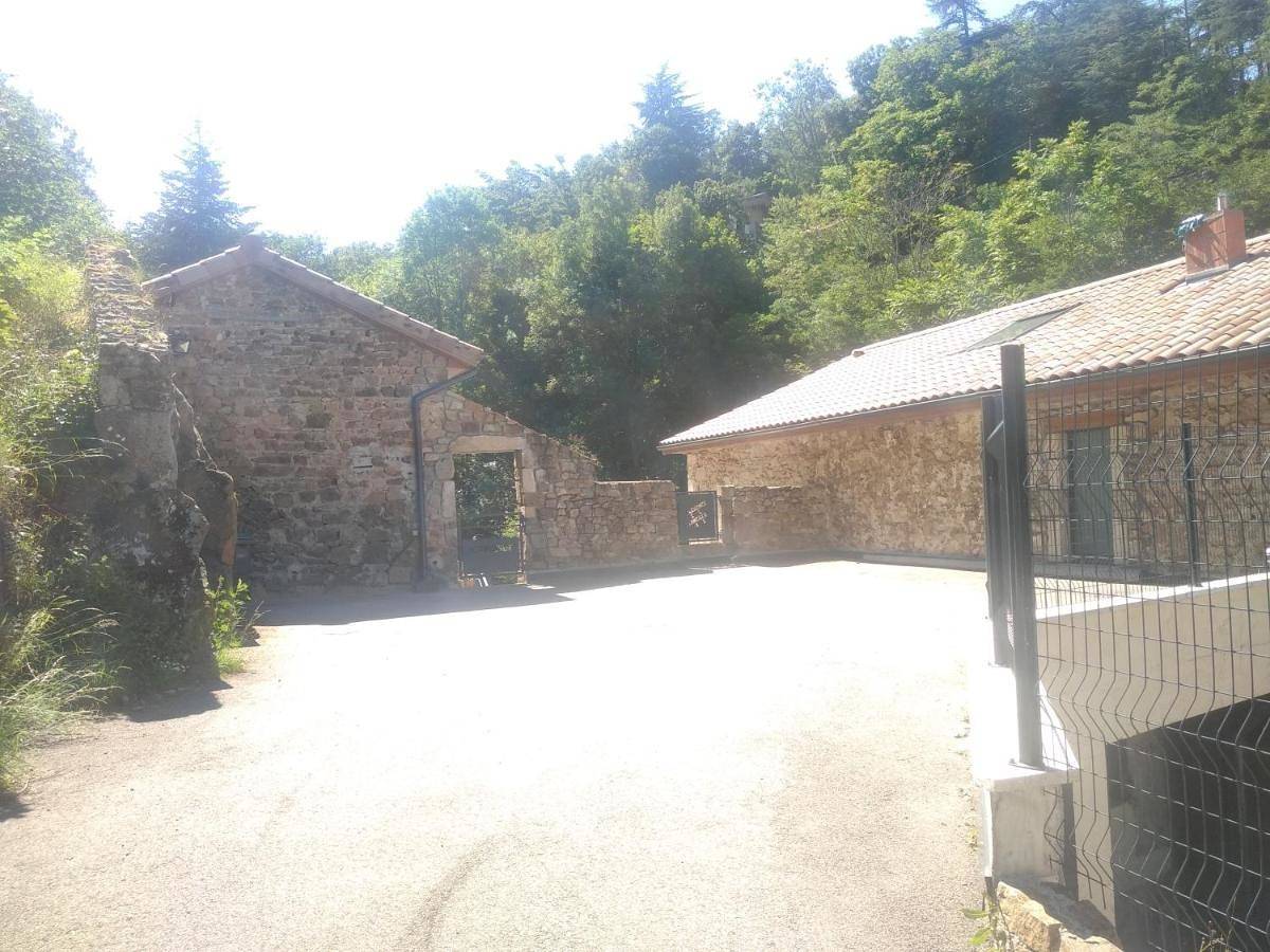 Appartement entier, One-Bedroom Apartment in Pélussin, Parc Naturel Régional du Pilat