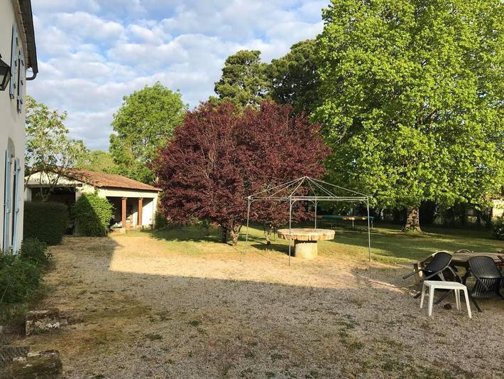 Location de vacances pour 11 personnes, avec jardin et jacuzzi, adapté aux familles à La Jonchère - 4