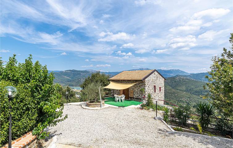 Retiro à beira da piscina: 2,5 km de Rutino in Rutino, Cilento