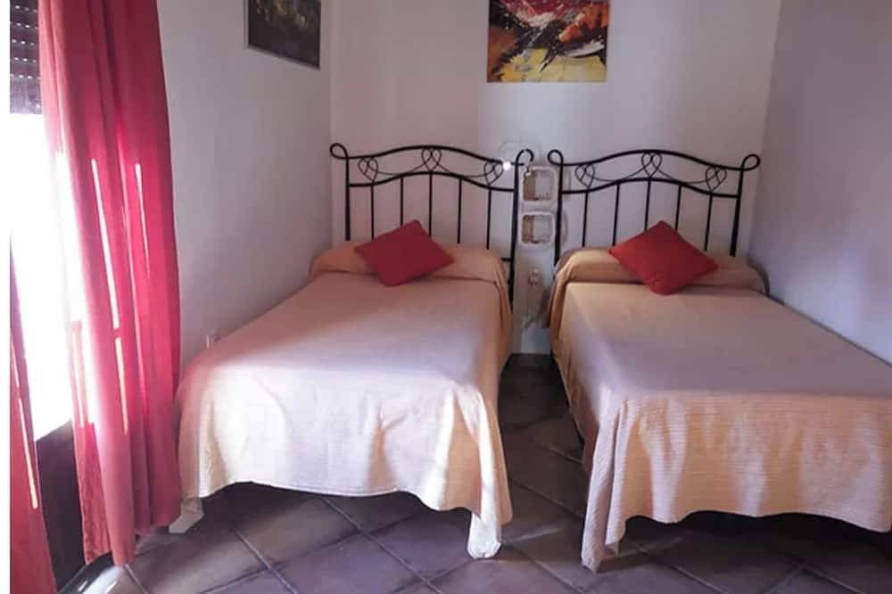 Iron House - La Mina Rural in Minas La Isabel, El Almendro