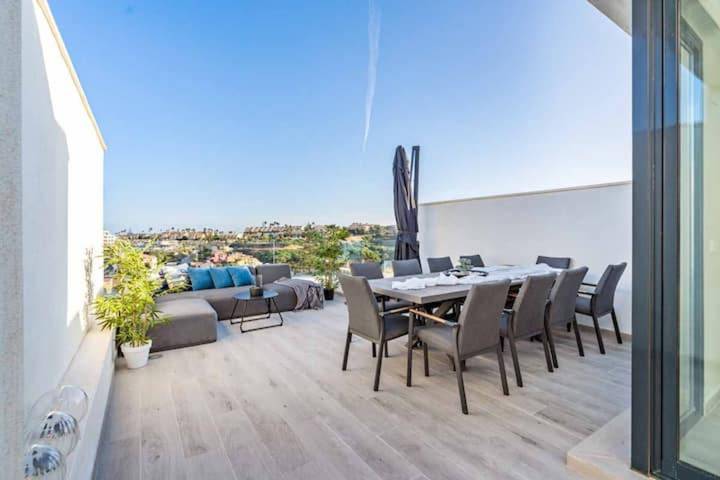 Holiday Home 'Fantastic Townhouse Near The Beach' with Sea View, Wi-Fi and Air Conditioning in Playa El Ejido (Mijas), Fuengirola