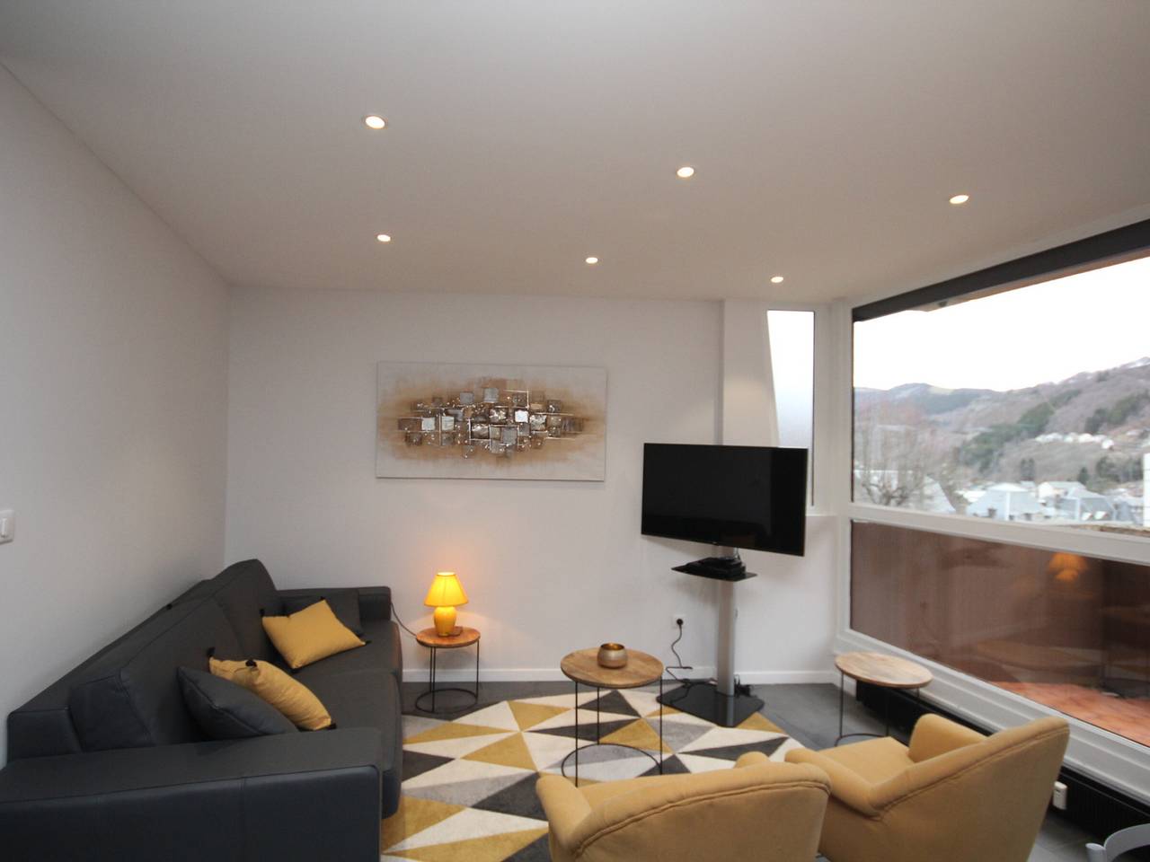 Entire apartment, Mont-Dore: Splendid 2-Bedroom Apartment with Terrace, Garage, and Park Views in Mont-Dore, Volcans d'Auvergne Regional Nature Park