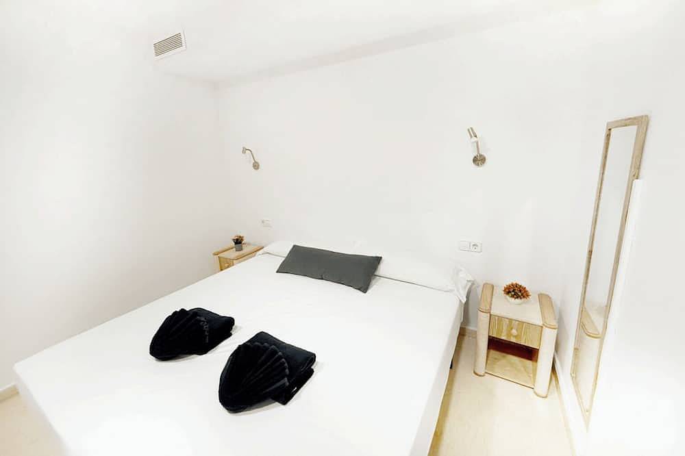 Entire apartment, Beachfront Apartment Playa d'en Bossa | Groups & Families Welcome in Playa d'en Bossa, Ibiza (Municipality)