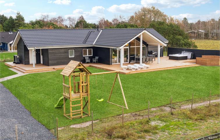 Ferienhaus für 10 Personen, mit Terrasse und Whirlpool sowie Sauna in Kramnitse