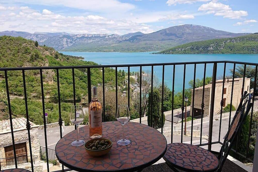 Ganze Wohnung, Dorfhaus mit atemberaubender Aussicht auf Lac Ste Croix in Sainte-Croix-du-Verdon, Regionaler Naturpark Verdon