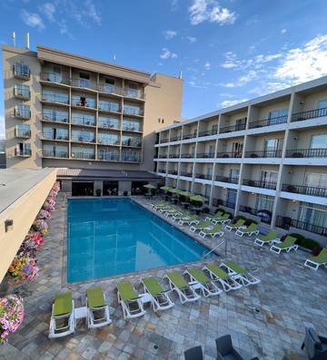 Hôtel pour 4 personnes, avec vue ainsi que piscine et balcon à Kelowna