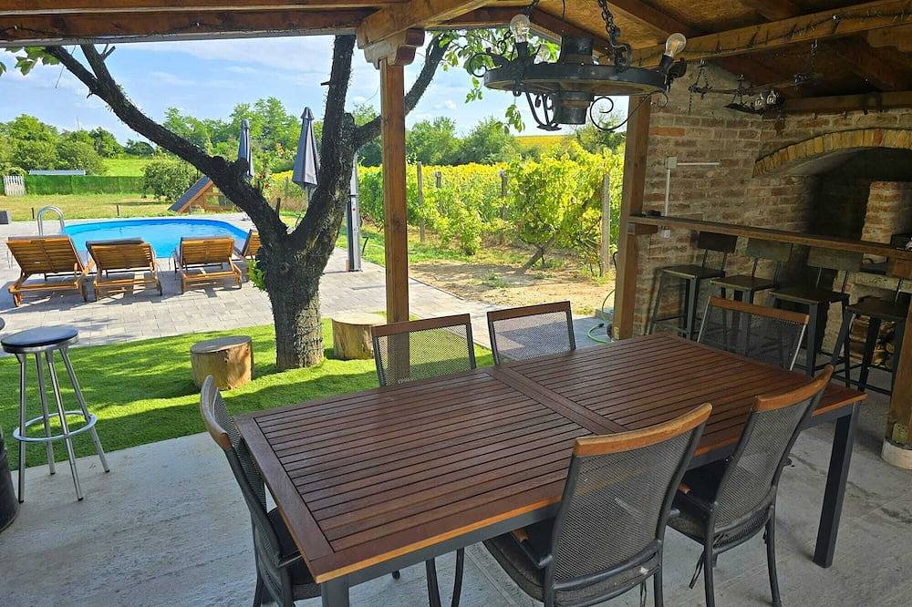 Ferienhaus mit Pool, Sauna und Jacuzzi auf großem Anwesen nahe Osijek in Osijek-Baranja