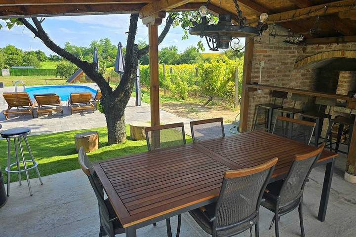 Ferienhaus mit Pool, Sauna und Jacuzzi auf großem Anwesen nahe Osijek in Osijek-Baranja