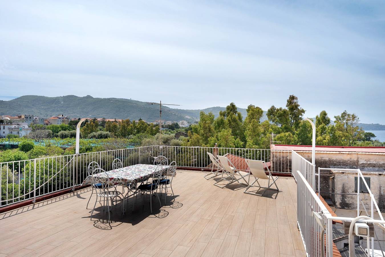 Appartement entier, Appartement « Blue Room » avec vue sur mer, Wi-Fi et climatisation in Meta, Sorrento Coast