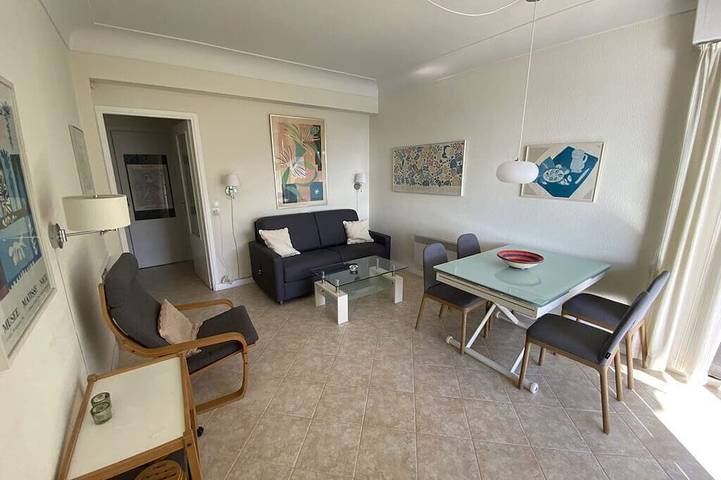 Appartement entier, Vues panoramiques sur la mer depuis le balcon et le salon. Plage à 400 m à pied. in Villefranche-sur-Mer, Côte méditerranéenne (France)