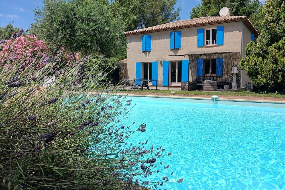 Aix en Provence, grande Bastide, immense piscine et terrain de jeu in Fuveau, Côte méditerranéenne (France)