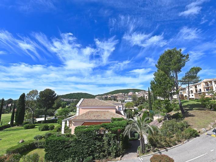 Location de vacances pour 4 personnes, avec terrasse ainsi que bassin pour enfant et jardin, animaux acceptés dans Massif de l'Esterel