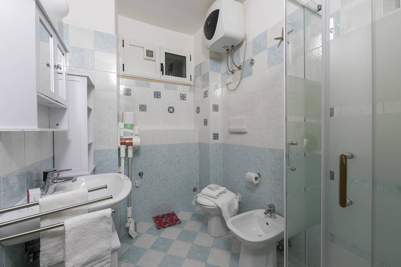 Ganze Wohnung, Suite Perla Salò Terrace 100m from Lake in Salò, Gardasee-Berge