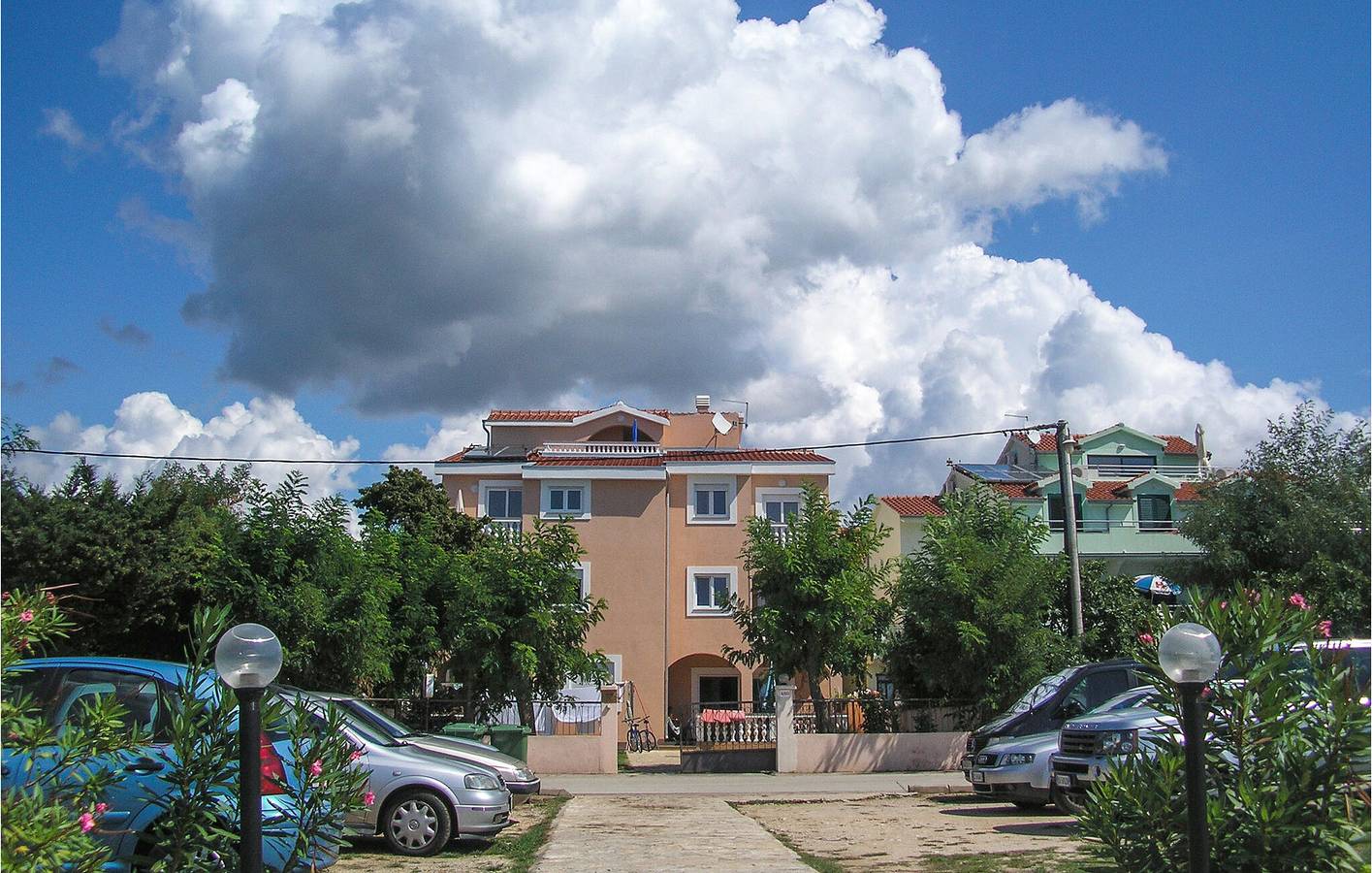 Ganze Ferienwohnung, Gemütliche Wohnung mit Terrasse, WLAN und 500 m zum Strand in Plaža Morovička, Općina Sveti Filip i Jakov