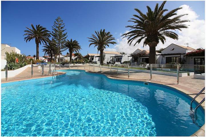 Bungalow für 2 Personen, mit Terrasse und Garten sowie Pool in Corralejo