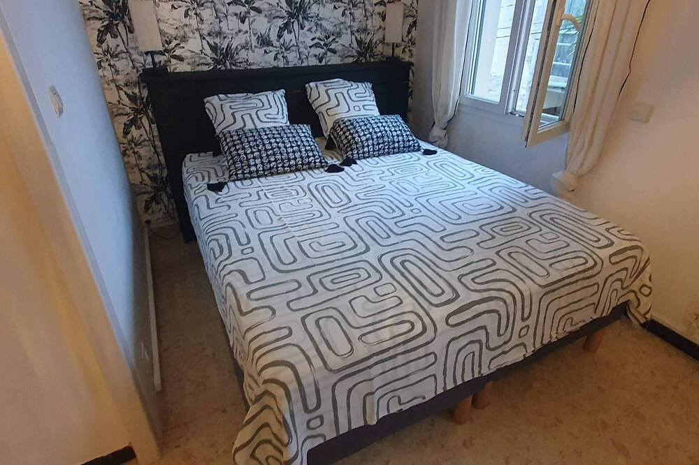 Cosy house Intra-muros, air conditioning, parking, exterior in Aigues-Mortes, Côte d'Améthyste