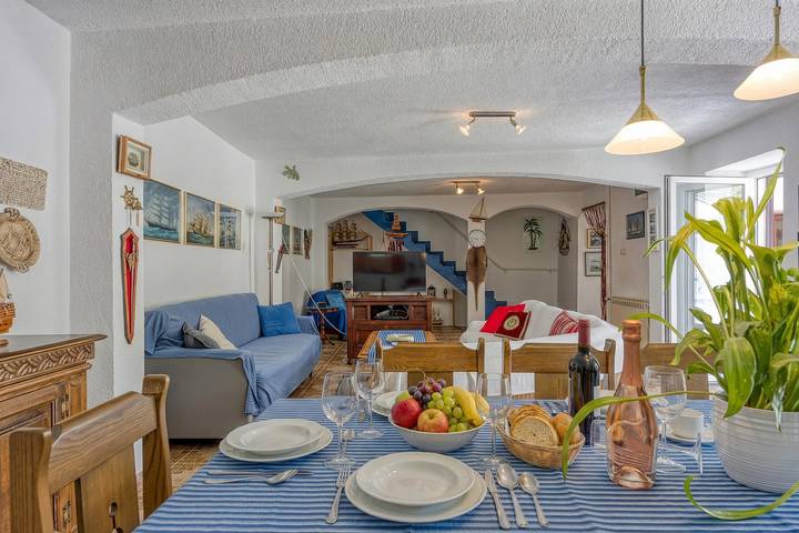 Captain's House - Sv. Jakov /w Terrace in Cunski, Lošinj (Kvarner Bucht)