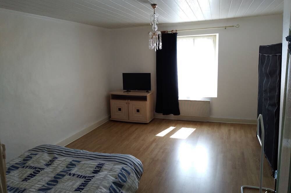 Large independent apartment in Saint-Claude (Jura), Parc naturel régional du Haut-Jura