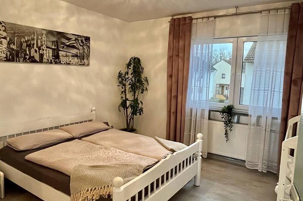 Ganze Wohnung, Fewo mit Terrasse Neuwied & Koblenz in Neuwied, Osteifel