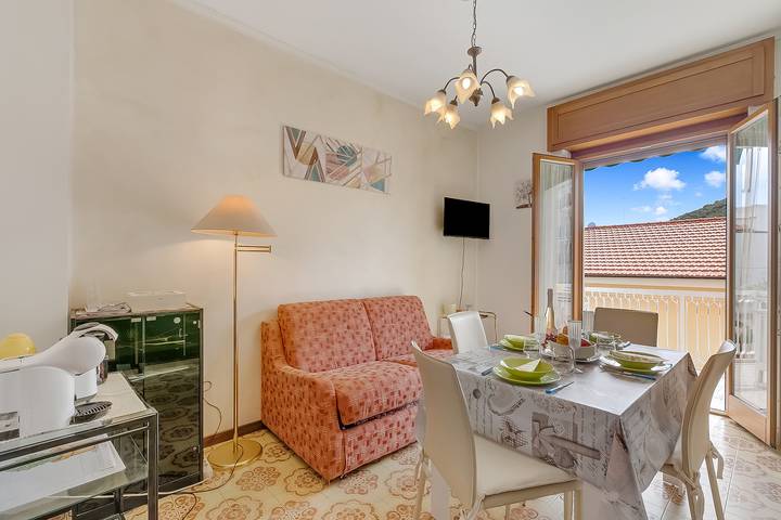 Gîte pour 2 personnes, avec balcon, adapté aux familles à Borghetto Santo Spirito