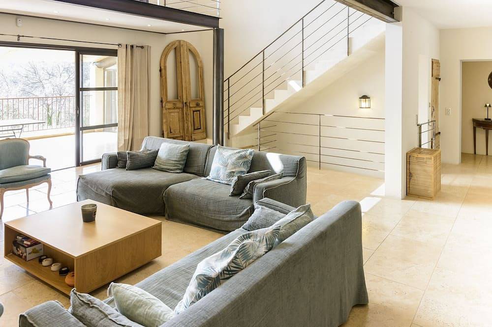 Les Gardis — An Exceptional Provençal Mas in the Heart of the Luberon in Cadenet, Regionaler Naturpark Luberon