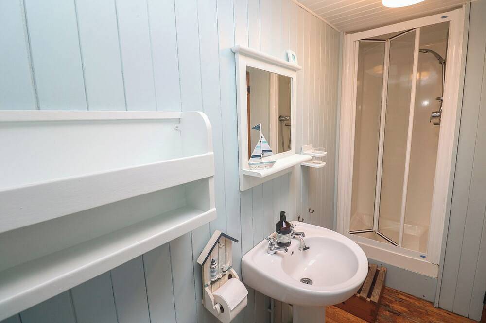 Pleasans, pet friendly, country holiday cottage in Hayle in Gwithian, Cornwall