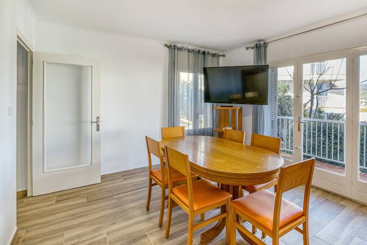 Apartamento entero, Apartamento "con jardín y vistas al mar" con vistas al mar, jardín, balcón y A/C in Platja del Port (Llanca), Llansá