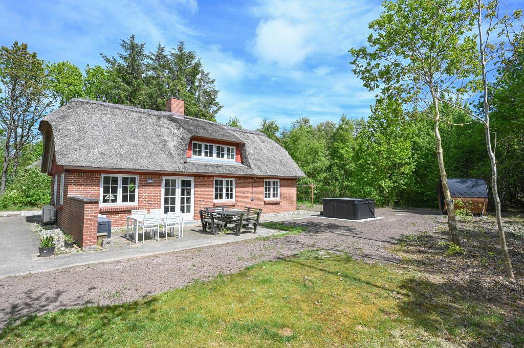 Gemütliches Ferienhaus mit Außenwhirlpool und Sauna. in Ulfborg, Holstebro und Umgebung