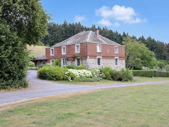 Family cottage in the park of Château d'Ahin in HUY, Liegi e dintorni