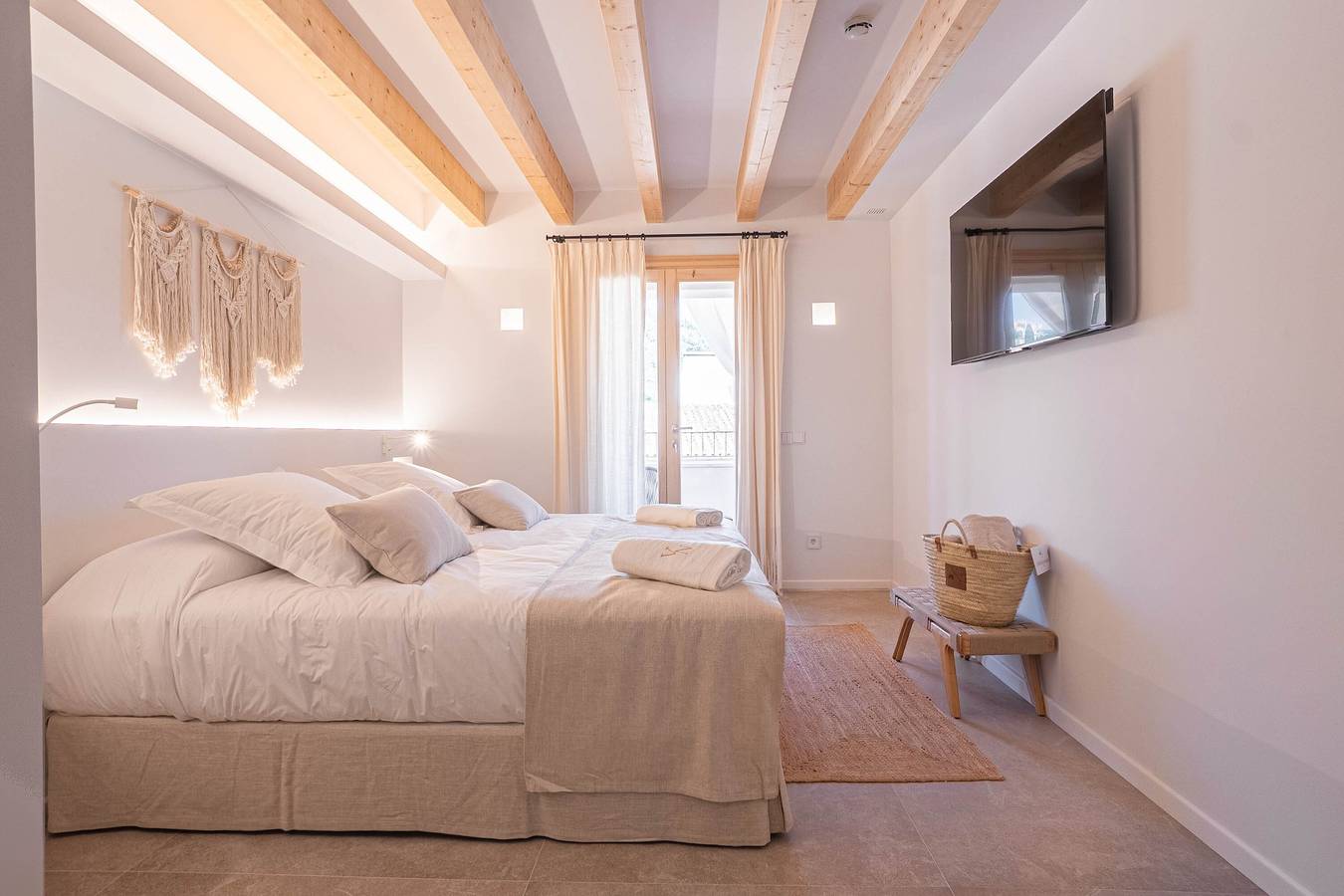 Room '202 - Doble Deluxe Vista Castillo' with Sea View, Wi-Fi and Air Conditioning in Capdepera, East Majorca