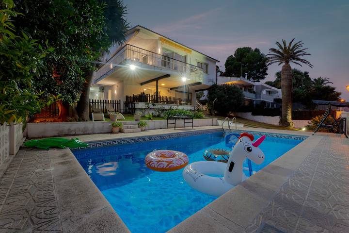 Villa pour 13 personnes, avec jardin, animaux acceptés à Salou - 2