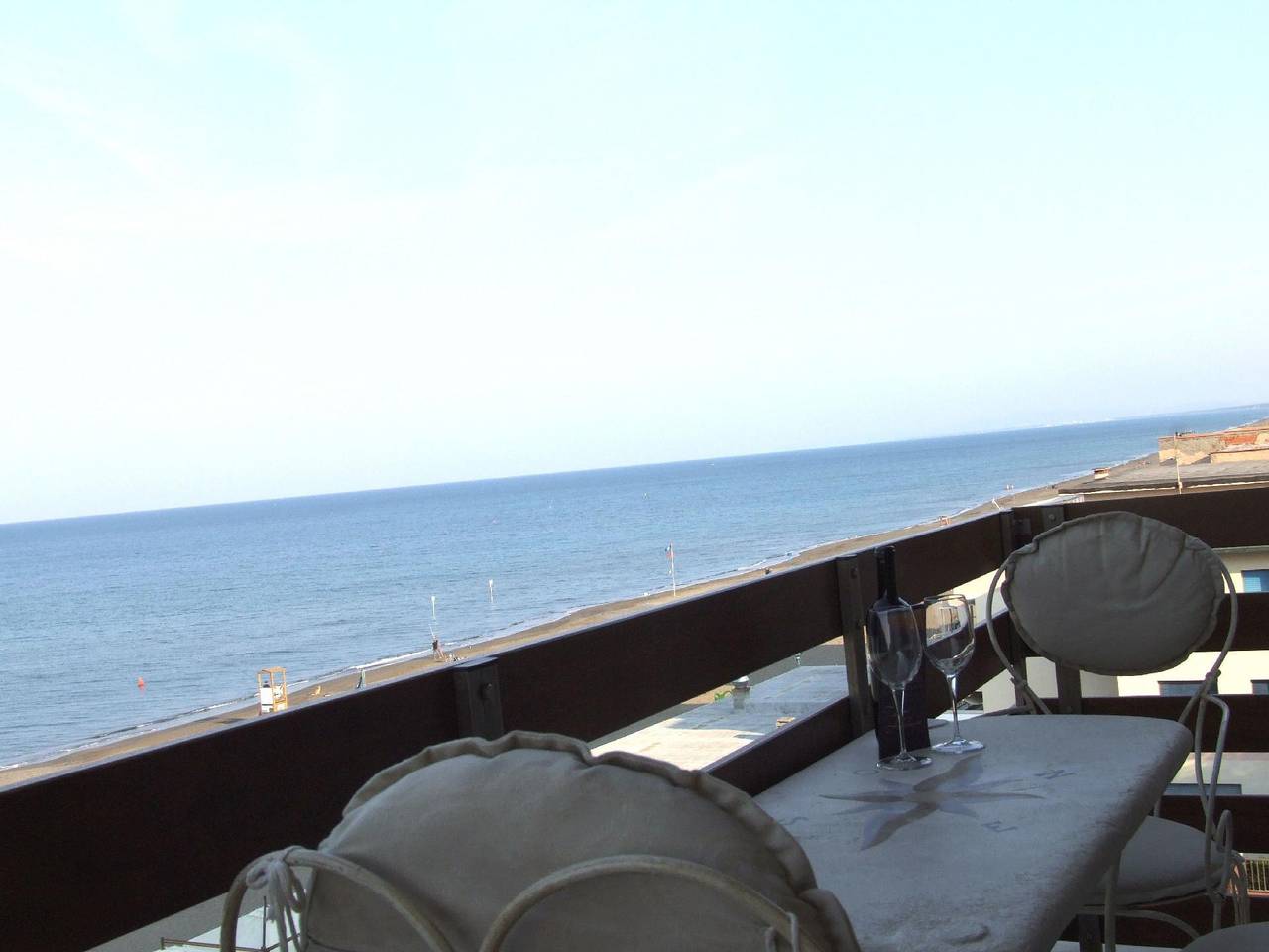 Ganze Ferienwohnung, Nautilus' Wohnung direkt am Wasser in Marina di Castagneto Carducci, Etruskische Küste