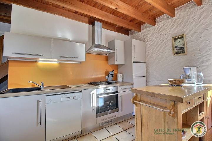 Gîte pour 4 personnes, avec jardin et terrasse à Saint-Quay-Perros - 3